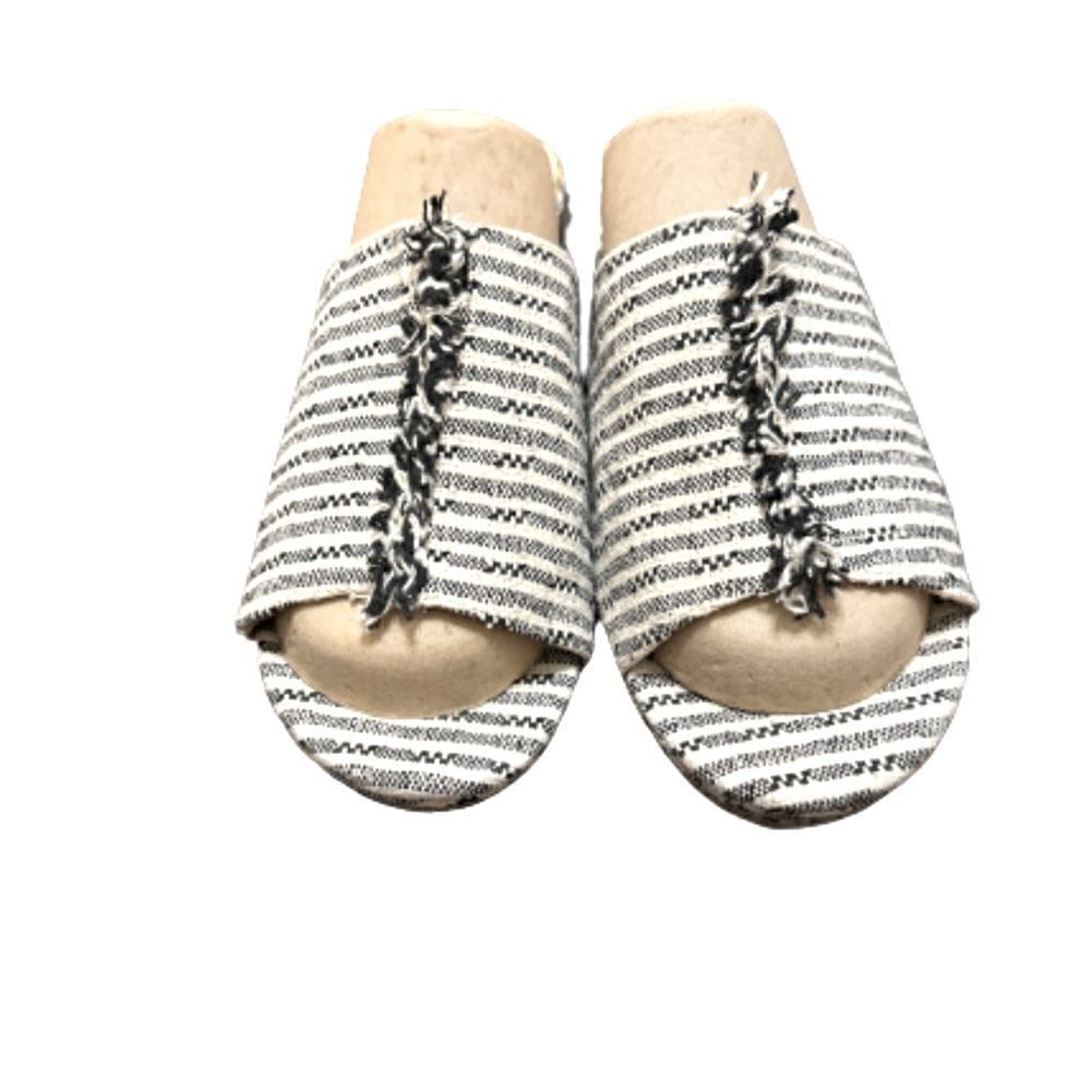 Simply Vera Vera Wang Sandals
Womens 10 Braeburn Wedge Heels